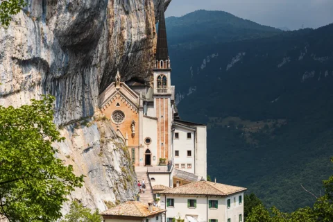 Eremo di Madonna della Corona, vista montana