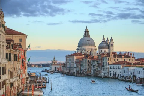 Canale di Venezia con Santa Maria della Salute